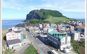 Pureun Jeju Pension