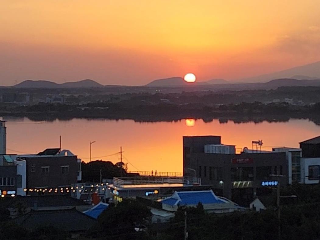 Pureun Jeju Pension Seogwipo Exterior foto